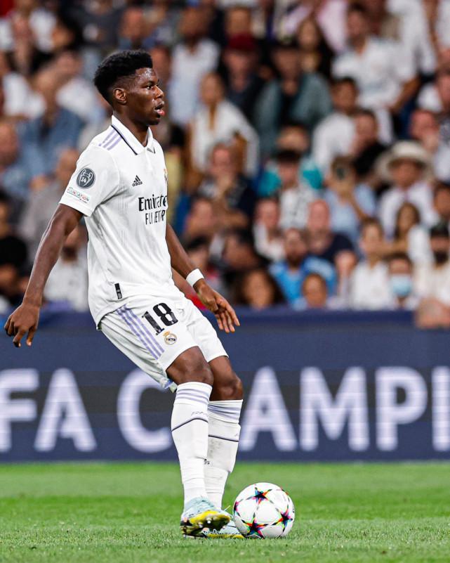 包含国王杯赛程吃紧，莱比锡集结日防线松动，话题不断，资深球员宣示担当的词条