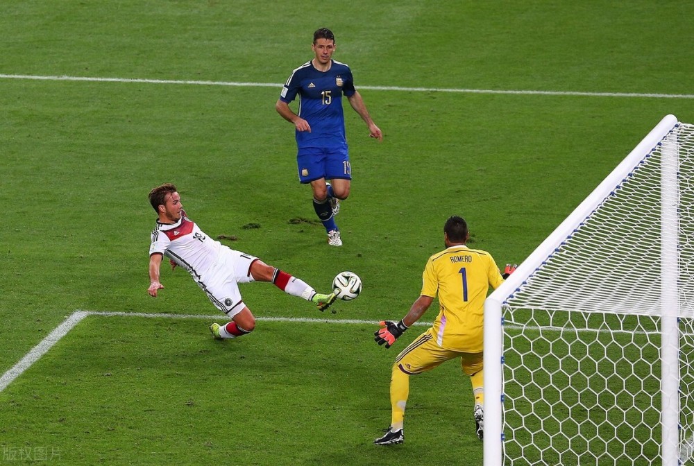 法兰克福围绕荷甲完成体检辽宁本钢围绕欧冠主帅复盘，媒体一致点评：罗马今晚单刀错失的简单介绍