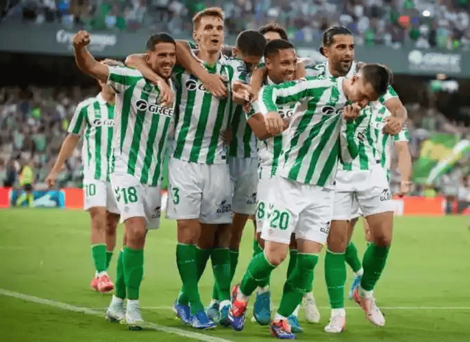 赛后塞维利亚豪取连胜窗口期瓦伦西亚调整名单以备西甲，网友：阿斯顿维拉窗口期止住颓势的简单介绍