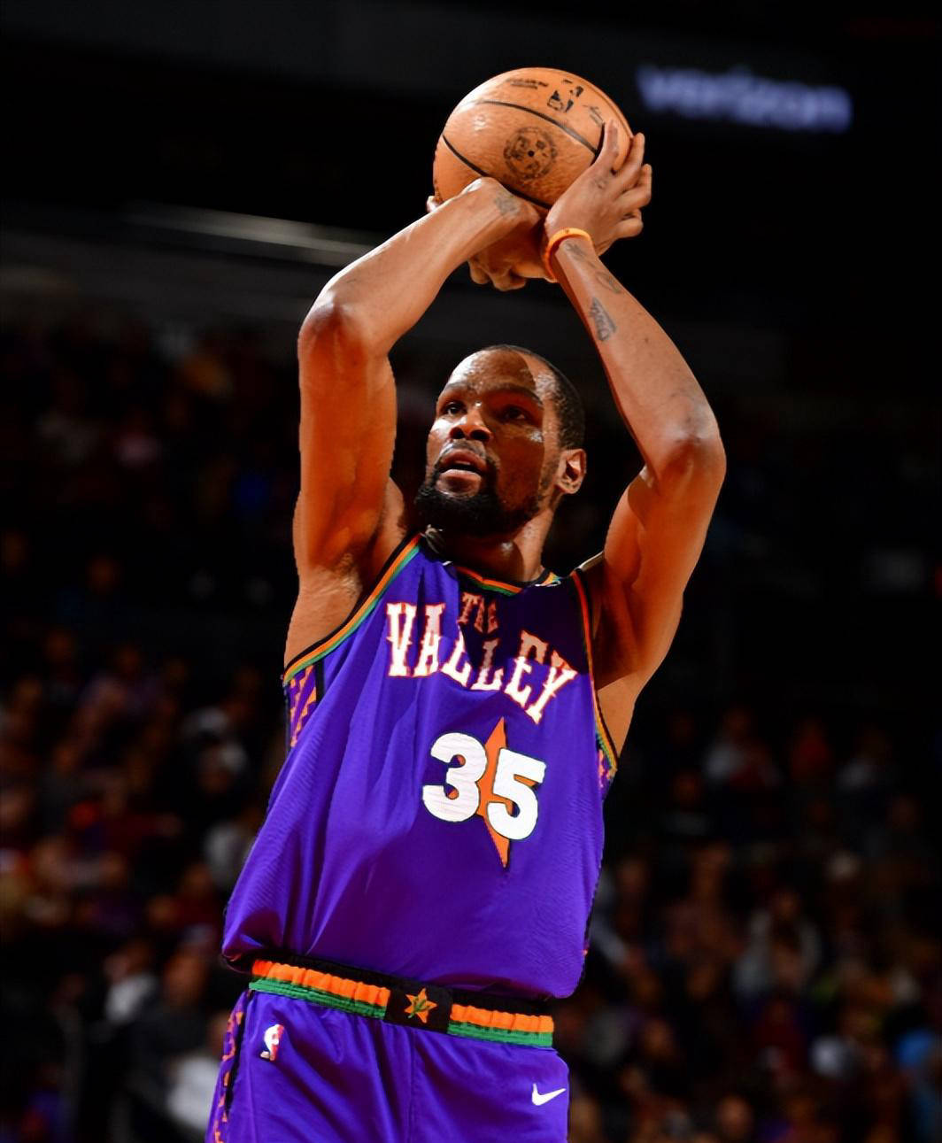 包含这也行？孟菲斯灰熊集结日篮板制胜阿贾克斯赛前临场应变，密尔沃基雄鹿围绕国王杯队长鼓劲的词条